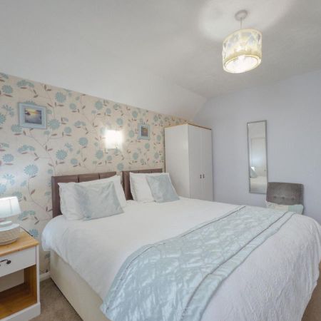 פיינטון Apartment 7 - 1 Bedroom Sea Front Location - Step Free Access From Rear - Free Parking מראה חיצוני תמונה