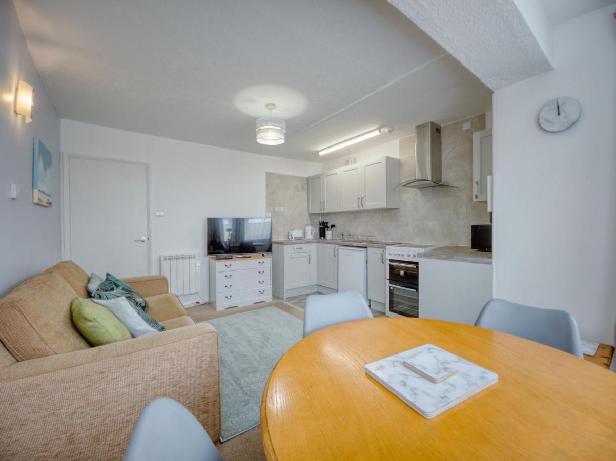 פיינטון Apartment 7 - 1 Bedroom Sea Front Location - Step Free Access From Rear - Free Parking מראה חיצוני תמונה